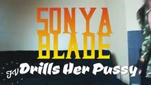 Sonya Blade drills her pussy
